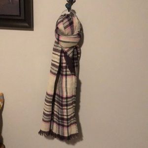 Oversized blanket scarf. Reversible plaid and aubergine. Soft and warm.